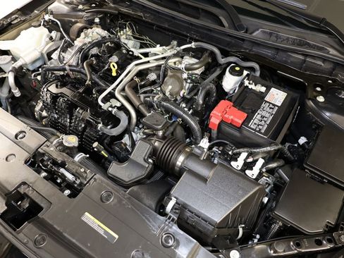 Used 2025 Nissan Altima 2.5 SV FWD image 33
