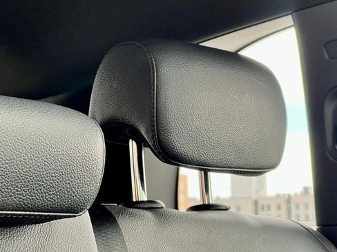 Used 2021 Mercedes-Benz GLB 250 4MATIC image 12