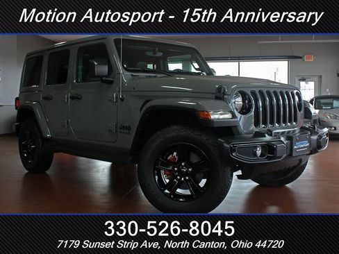 Used 2022 Jeep Wrangler Unlimited Sahara AWD/4WD image 2