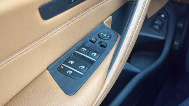 Used 2019 BMW 530e w/ Convenience Package RWD image 13