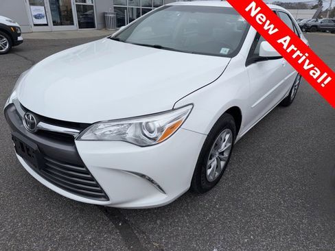Used 2017 Toyota Camry LE image 1