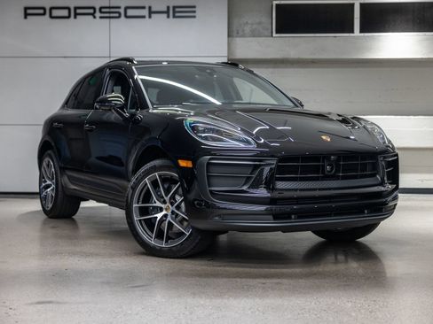 Certified 2026 Porsche Macan AWD/4WD image 9