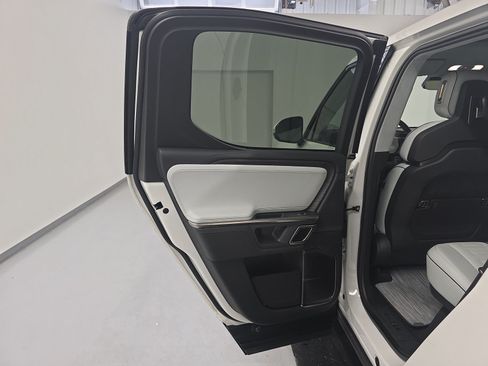 Used 2023 Rivian R1T Adventure AWD/4WD image 17