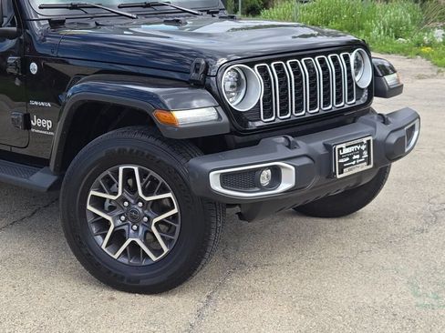 Used 2024 Jeep Wrangler Unlimited Sahara w/ Technology Group AWD/4WD image 2