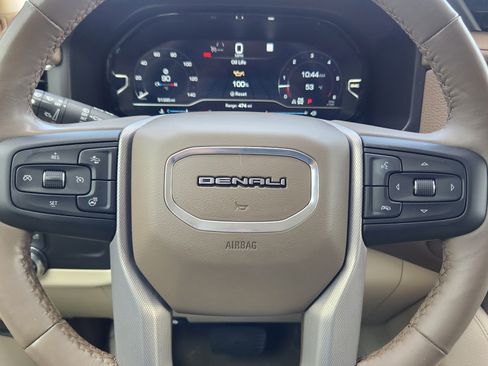 Used 2023 GMC Yukon XL Denali AWD/4WD image 7
