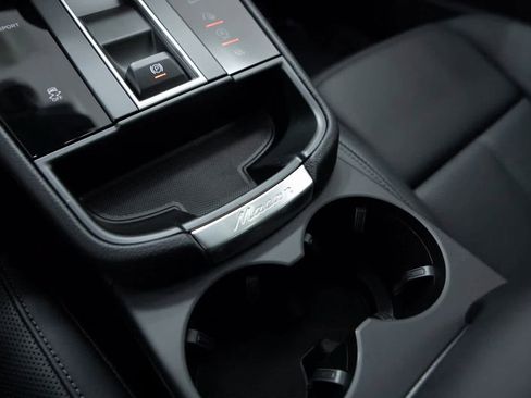 Certified 2025 Porsche Macan image 26