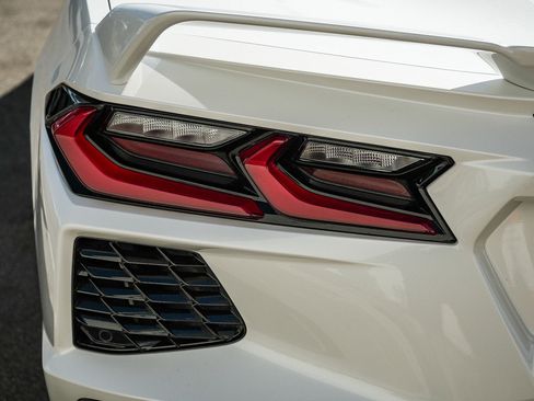 Used 2023 Chevrolet Corvette Stingray Premium Conv w/ Z51 Performance Package RWD image 8