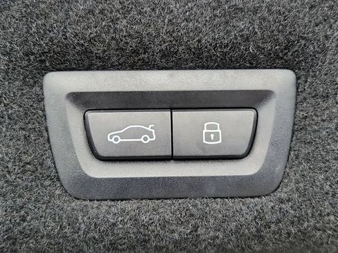 Used 2025 BMW 740i RWD image 11
