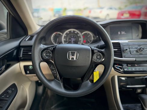 Used 2017 Honda Accord LX image 10