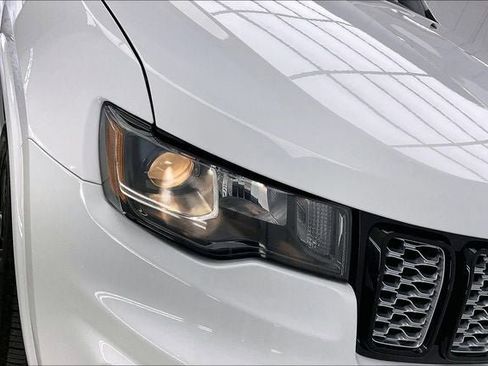 Used 2018 Jeep Grand Cherokee Altitude AWD/4WD image 26
