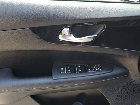 Used 2024 Kia Forte GT-Line w/ GT-Line Premium Package image 21