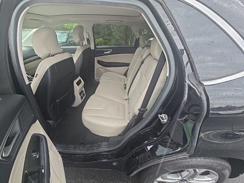 Used 2018 Ford Edge Titanium w/ Equipment Group 301A FWD image 12