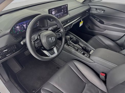 Used 2025 Honda Accord Touring image 9