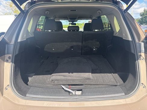 Used 2024 Nissan Rogue SV image 11