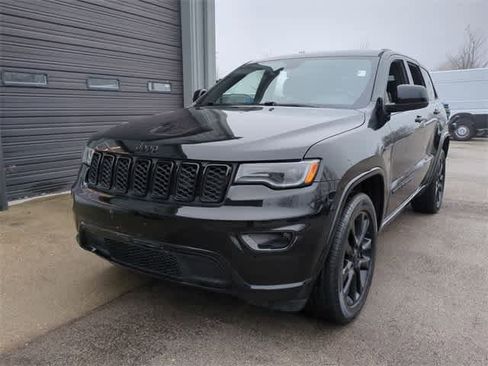 Used 2021 Jeep Grand Cherokee Laredo X image 11