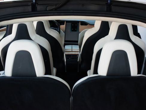 Used 2018 Tesla Model X P100D image 14