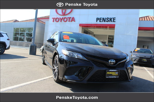 Used 2019 Toyota Camry SE w/ Convenience Package FWD image 1