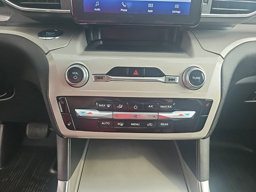Used 2023 Ford Explorer XLT w/ Equipment Group 202A AWD/4WD image 18