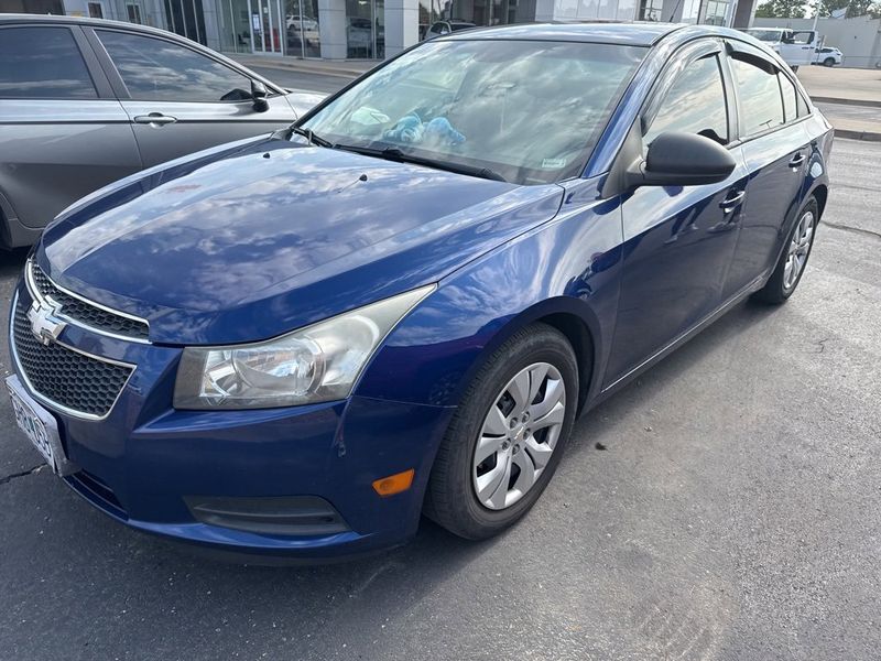 Used 2013 Chevrolet Cruze LS image 1