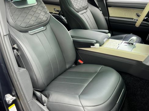 Used 2024 Land Rover Range Rover SV AWD/4WD image 16