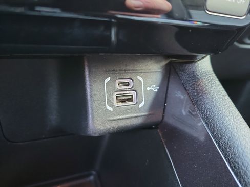 Used 2024 Jeep Compass Latitude image 19