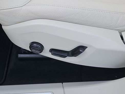 Used 2023 Volvo XC60 B5 Plus w/ Climate Package image 17