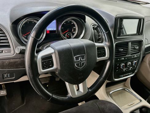 Used 2013 Dodge Grand Caravan SXT w/ Rear Park Assist Pkg FWD image 18
