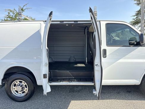 Used 2019 Chevrolet Express 2500 w/ Driver Convenience Package RWD image 11