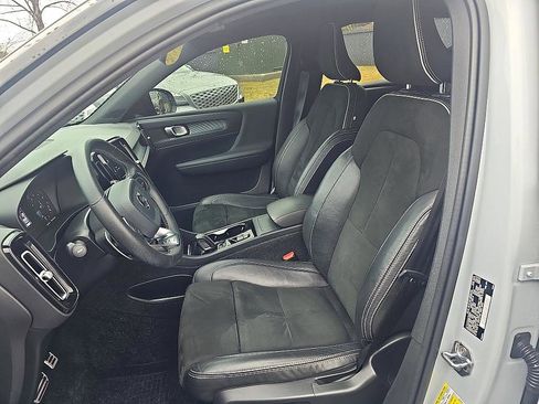 Used 2020 Volvo XC40 T4 R-Design w/ Protection Package image 16