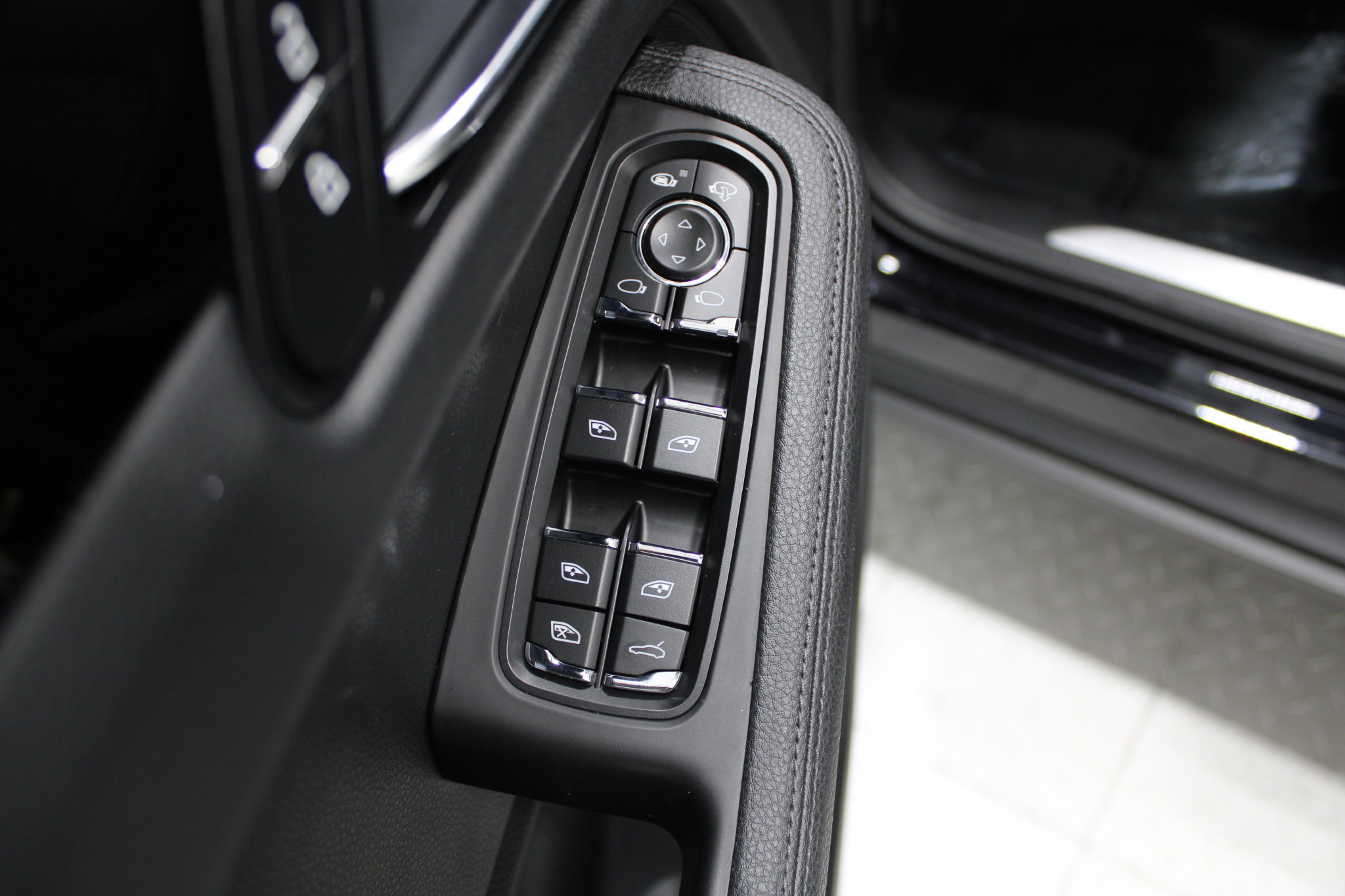 Used 2021 Porsche Macan S AWD/4WD image 41