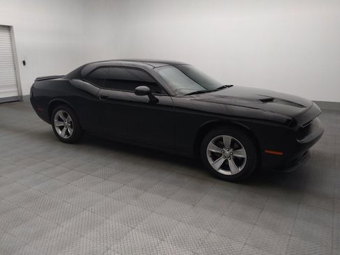 Used 2019 Dodge Challenger SXT RWD image 11
