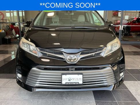 Used 2018 Toyota Sienna Limited Premium AWD/4WD image 2