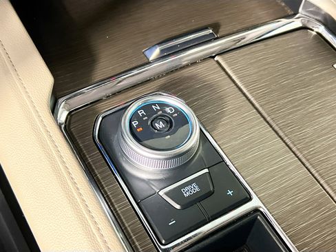 Used 2024 Ford Expedition Limited image 25