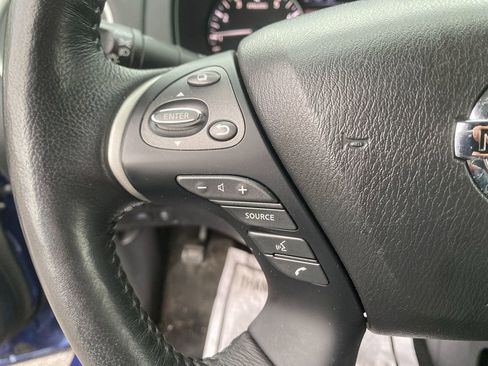 Used 2019 Nissan Pathfinder SL image 8