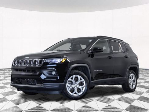 Used 2024 Jeep Compass Latitude AWD/4WD image 2