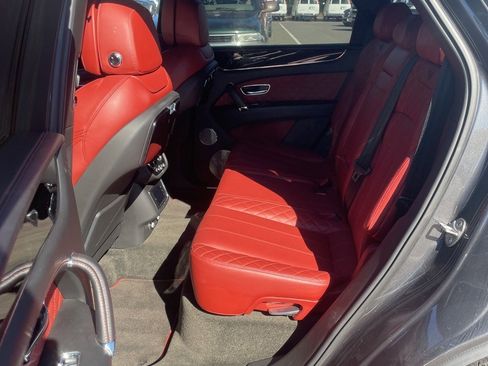 Used 2018 Bentley Bentayga W12 image 11