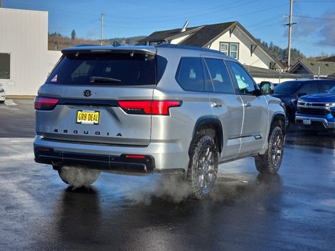 Used 2024 Toyota Sequoia image 5