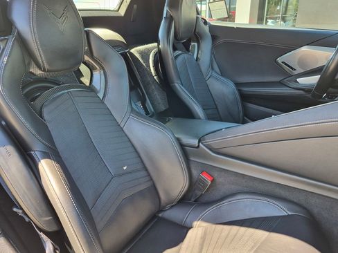 Used 2022 Chevrolet Corvette Stingray w/ Z51 Performance Package image 23