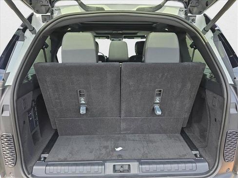 New 2025 Land Rover Discovery S image 13