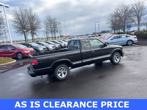 Used 2001 Chevrolet S10 Pickup LS w/ Preferred Equipment Group image 15