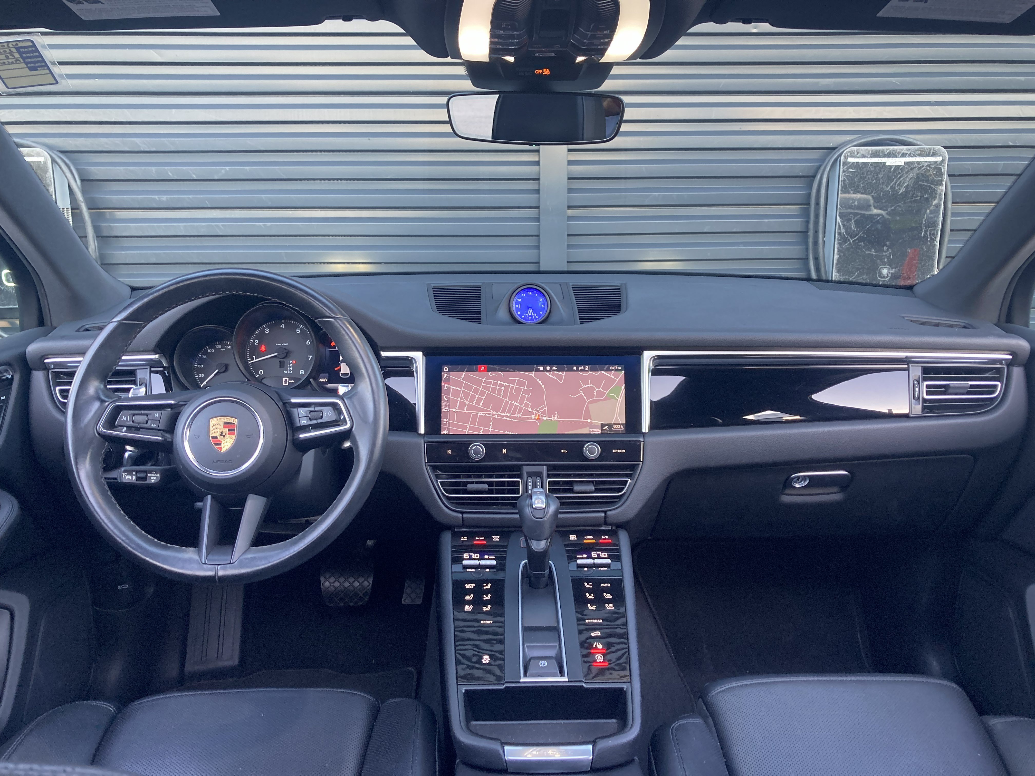 Certified 2024 Porsche Macan AWD/4WD image 17