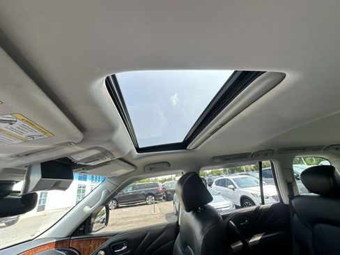 Used 2017 INFINITI QX80 4WD w/ Deluxe Technology Package image 32