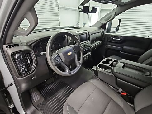 Used 2022 Chevrolet Silverado 2500 Custom w/ Custom Convenience Package image 11