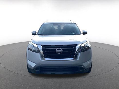 Used 2025 Nissan Pathfinder SV image 4