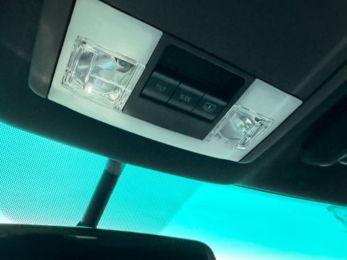 Used 2017 Ford Explorer XLT w/ Equipment Group 202A image 15