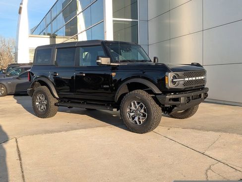 New 2025 Ford Bronco Badlands image 2