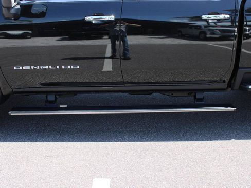 Used 2021 GMC Sierra 2500 Denali w/ Denali Black Diamond Edition AWD/4WD image 16