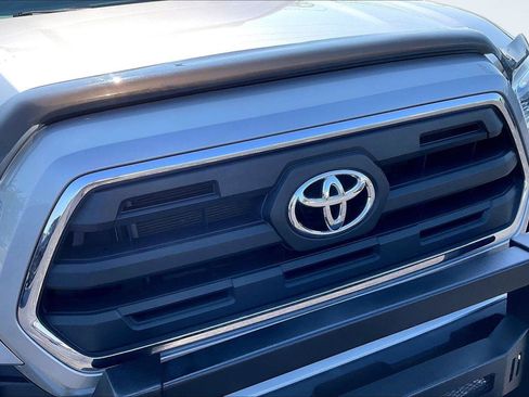Used 2017 Toyota Tacoma SR5 w/ Tow Package AWD/4WD image 26