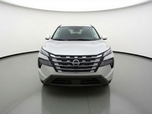 Used 2025 Nissan Rogue SV FWD image 2
