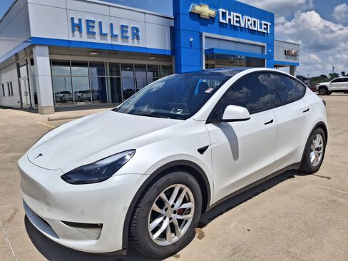 Used 2022 Tesla Model Y Performance AWD/4WD image 3